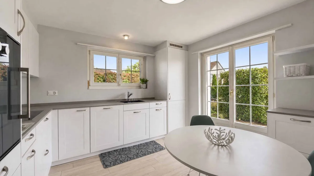 Maison individuelle de 7.5 pièces               Beau jardin avec piscine