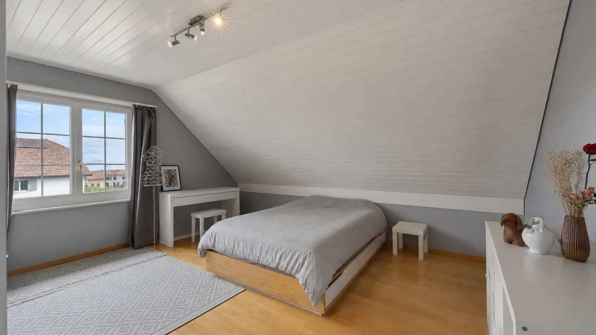 Maison individuelle de 7.5 pièces               Beau jardin avec piscine