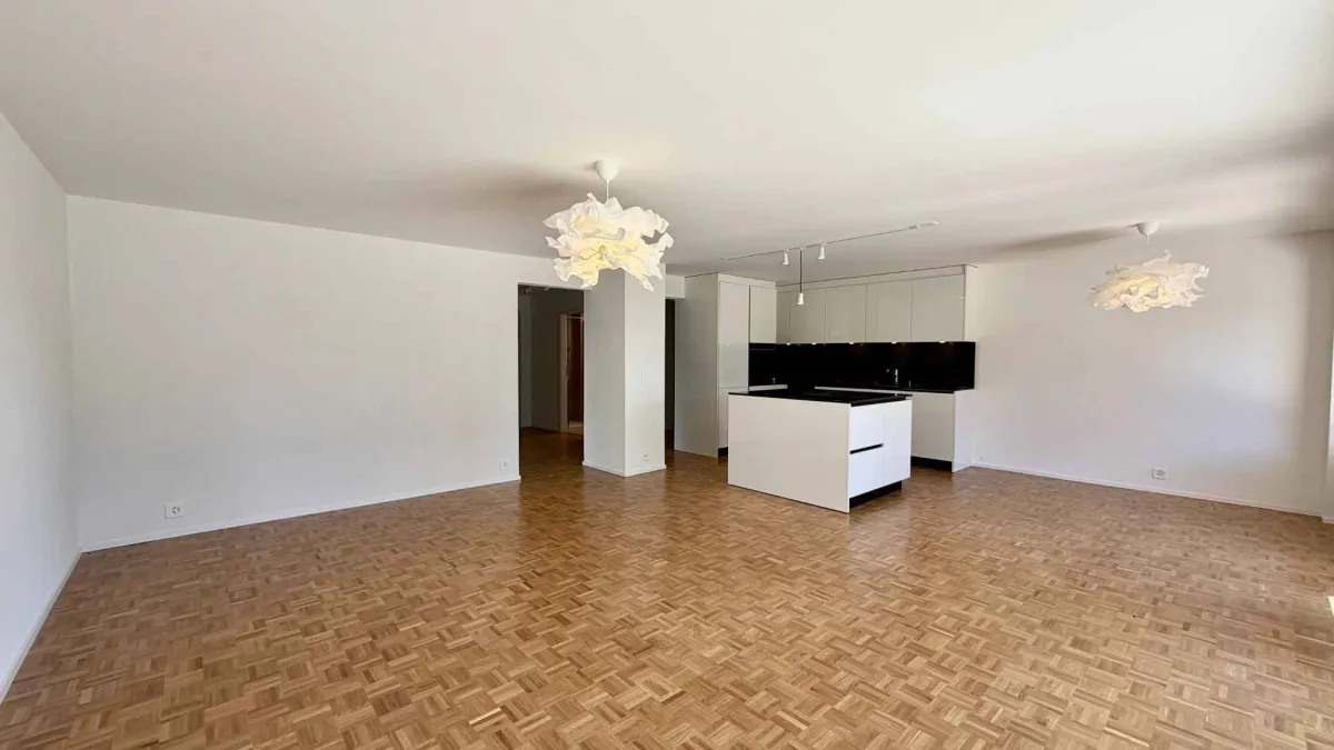 Spacieux appartement rénové de 5,5 pièces avec jardin