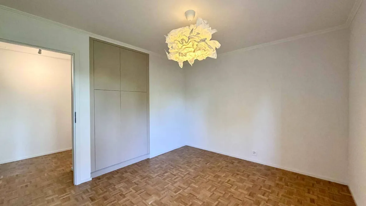 Spacieux appartement rénové de 5,5 pièces avec jardin