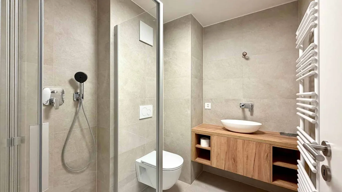 Spacieux appartement rénové de 5,5 pièces avec jardin