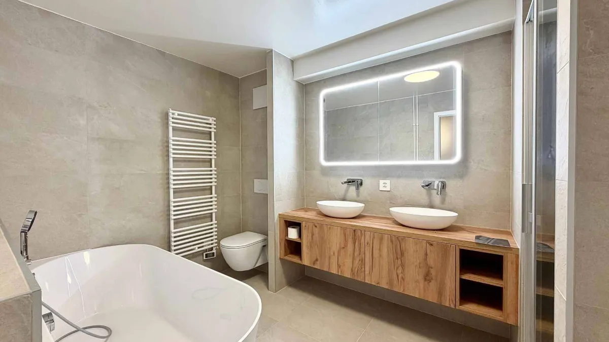 Spacieux appartement rénové de 5,5 pièces avec jardin
