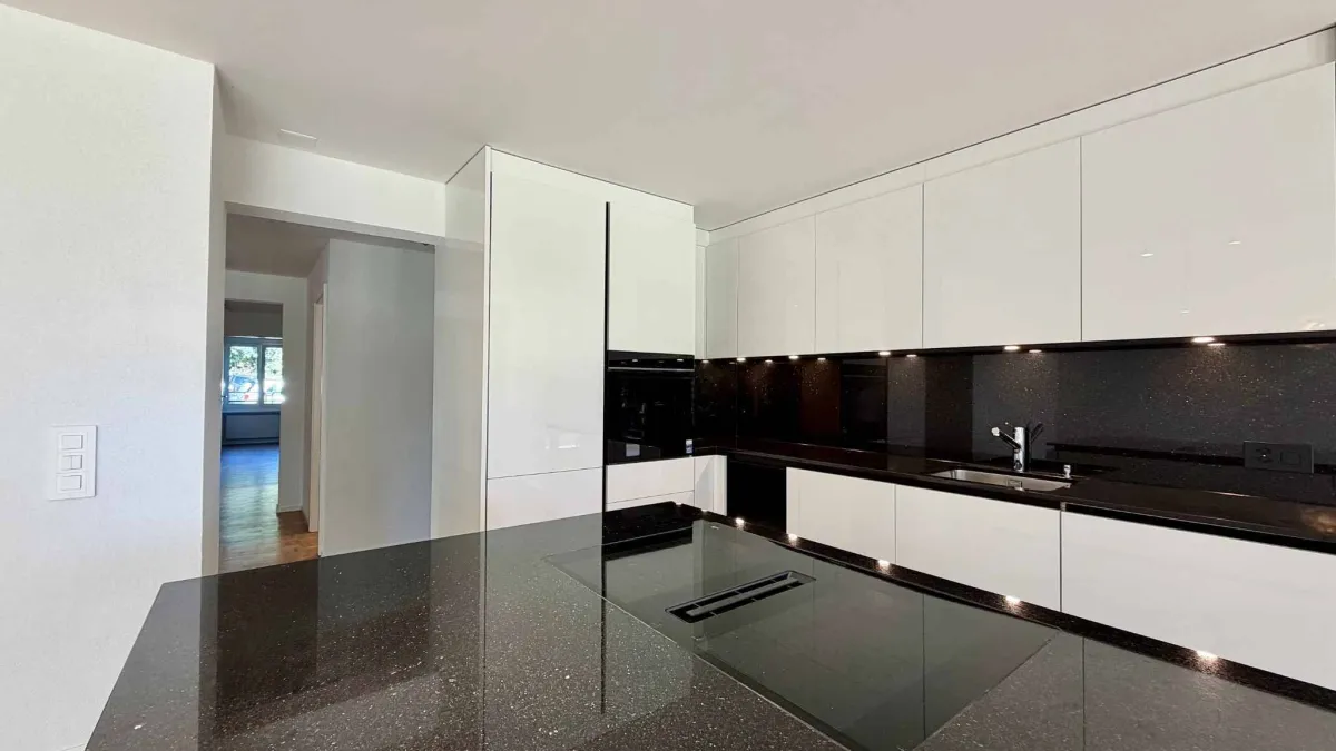 Spacieux appartement rénové de 5,5 pièces avec jardin