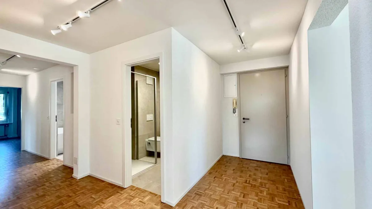Spacieux appartement rénové de 5,5 pièces avec jardin