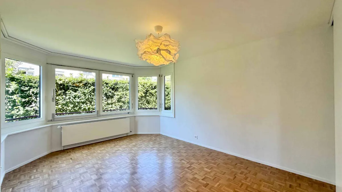 Spacieux appartement rénové de 5,5 pièces avec jardin