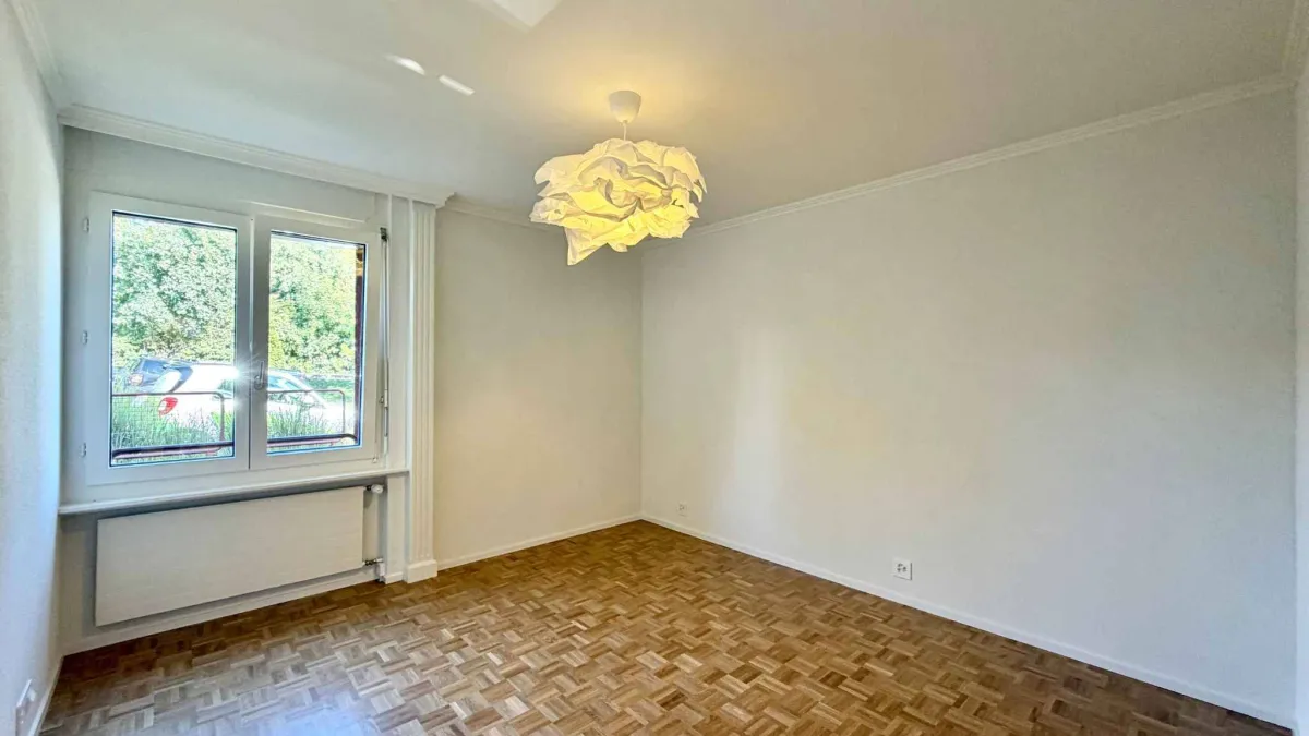 Spacieux appartement rénové de 5,5 pièces avec jardin