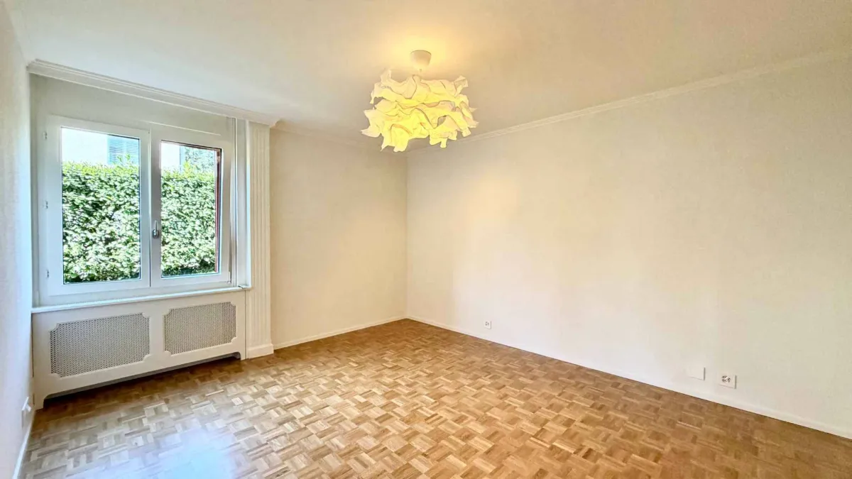 Spacieux appartement rénové de 5,5 pièces avec jardin