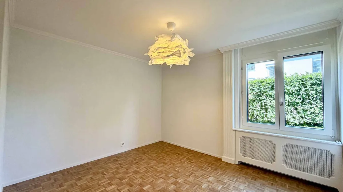 Spacieux appartement rénové de 5,5 pièces avec jardin