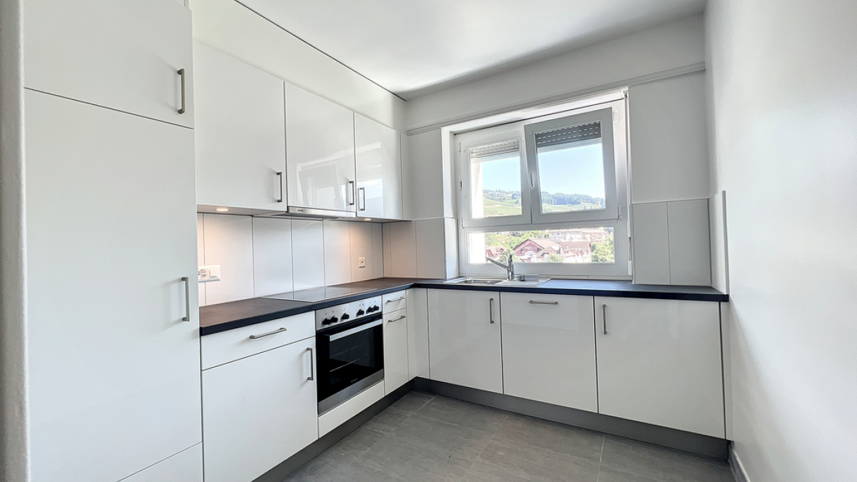 3 pièces en rénovation au 7ème étage - Général-Guisan 50