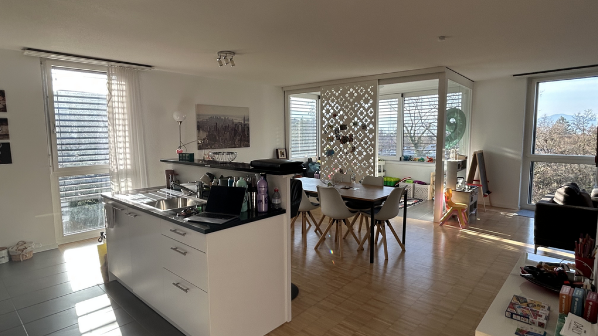 Spacieux 4.5 pièces lumineux avec loggia + place de parking à Lausanne
