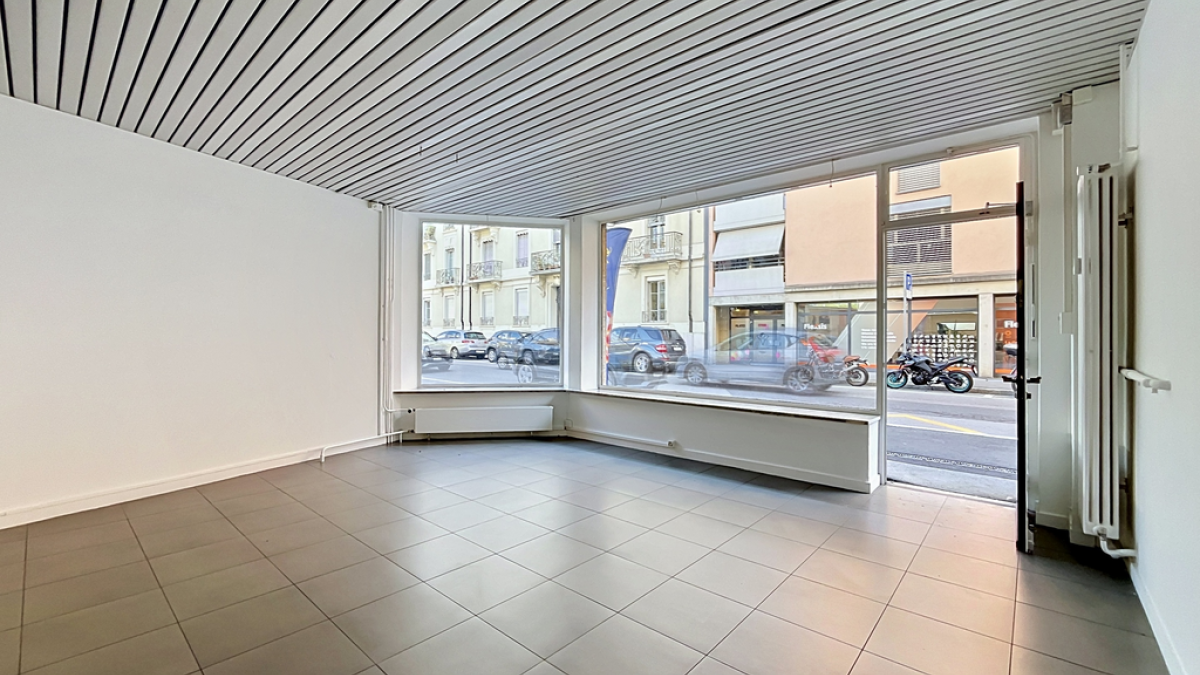 Surface commerciale d'env. 62 m2 avec baies vitrées - Nestlé 45