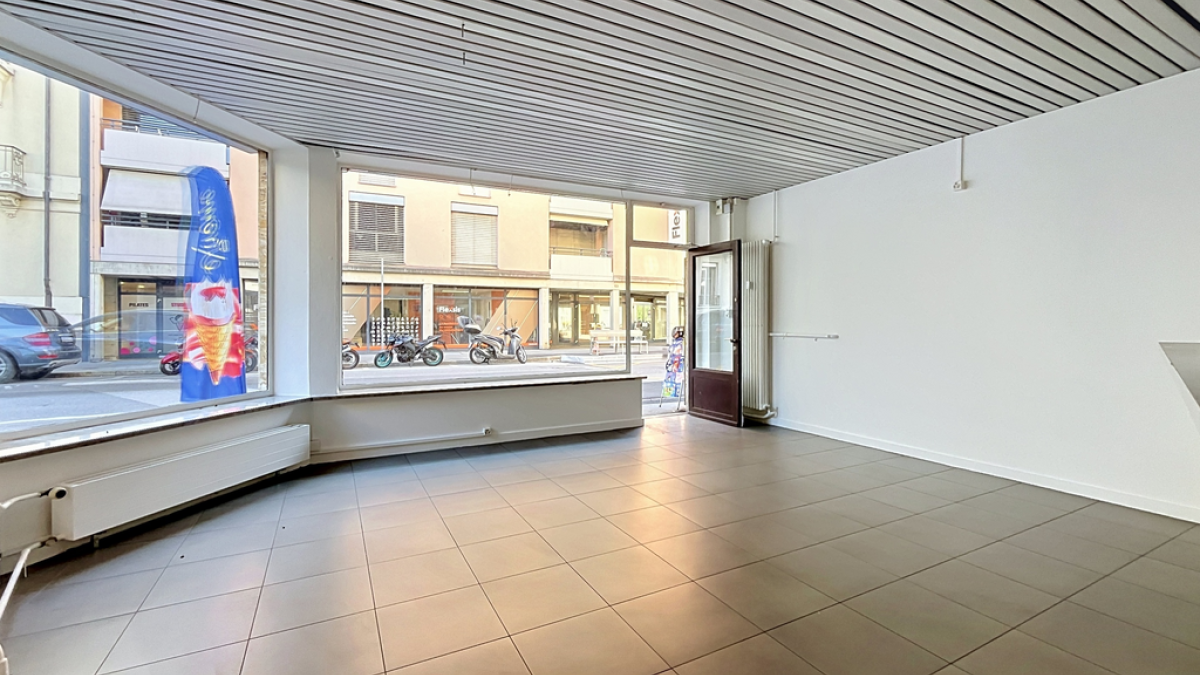 Surface commerciale d'env. 62 m2 avec baies vitrées - Nestlé 45