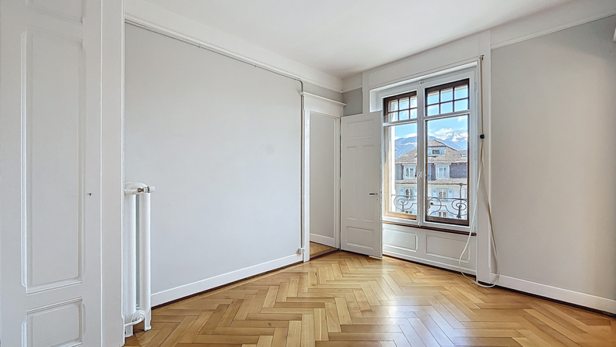 Spacieux 5.5 pièces avec ascenseur - Chenevières 26