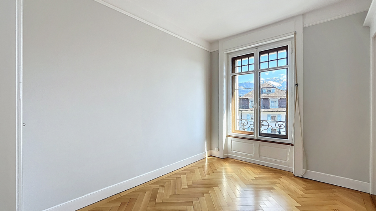 Spacieux 5.5 pièces avec ascenseur - Chenevières 26