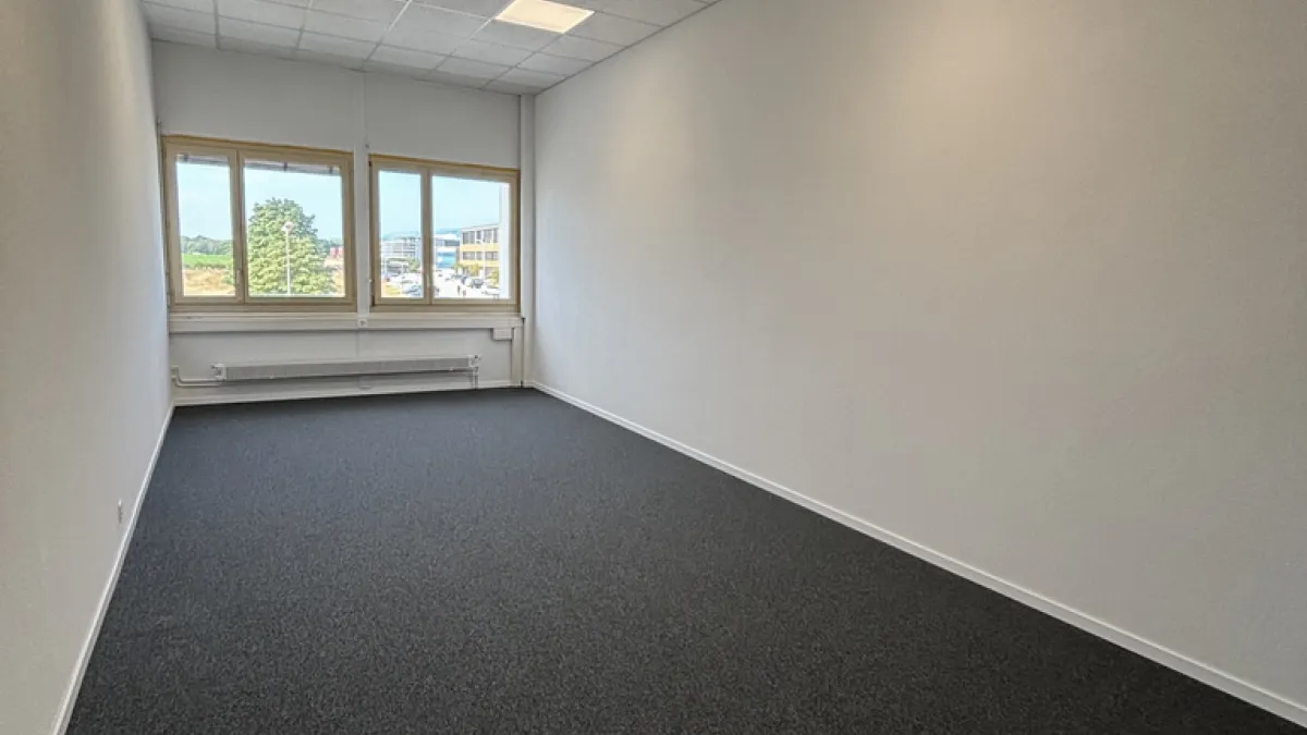 Bureau neuf idéalement situé