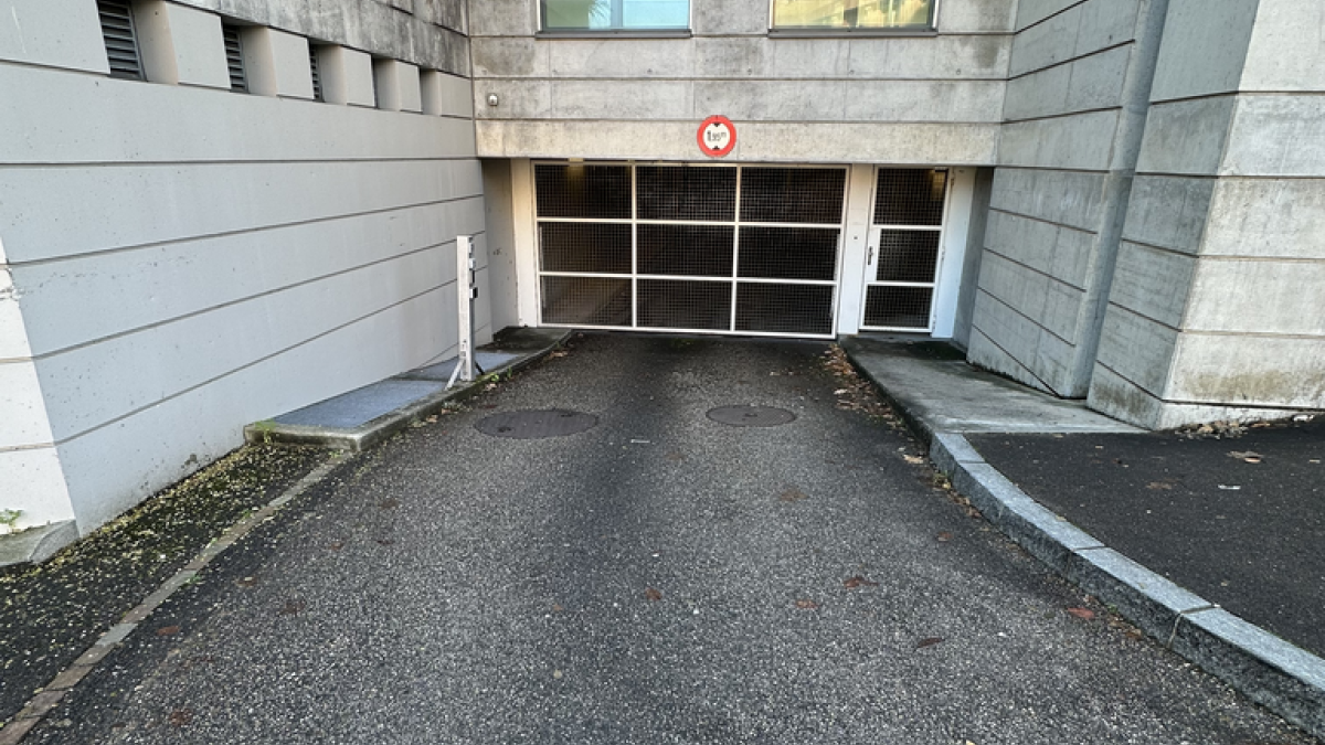 Nyon, parking intérieur proche de la gare
