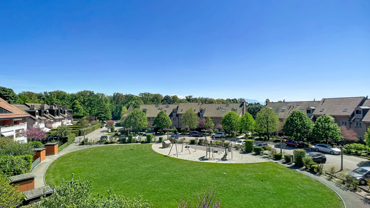 OBJET RARE **Duplex de 6.5 pièces sis à GLAND**