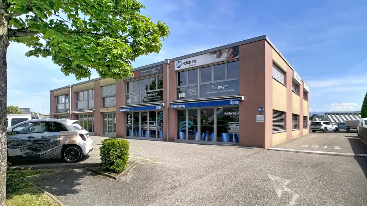 Bureau situé au coeur d'une zone commerciale à Gland