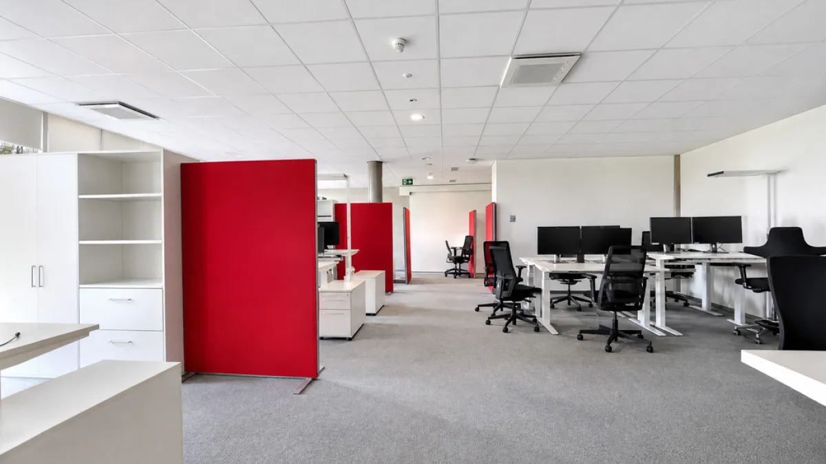 Grande surface de bureaux moderne et modulable