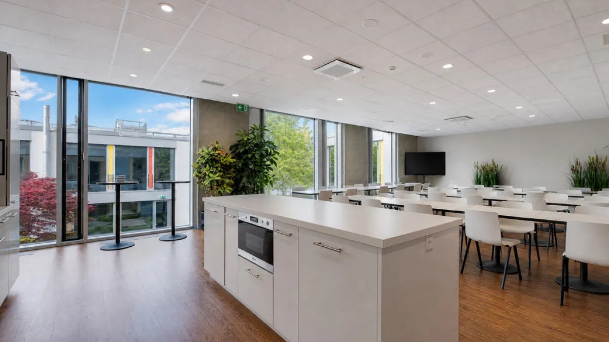 Grande surface de bureaux moderne et modulable