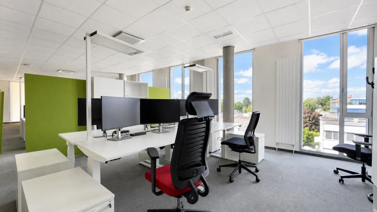 Grande surface de bureaux moderne et modulable