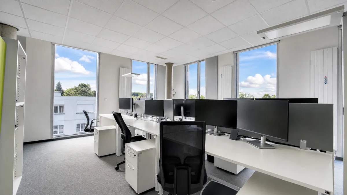 Grande surface de bureaux moderne et modulable