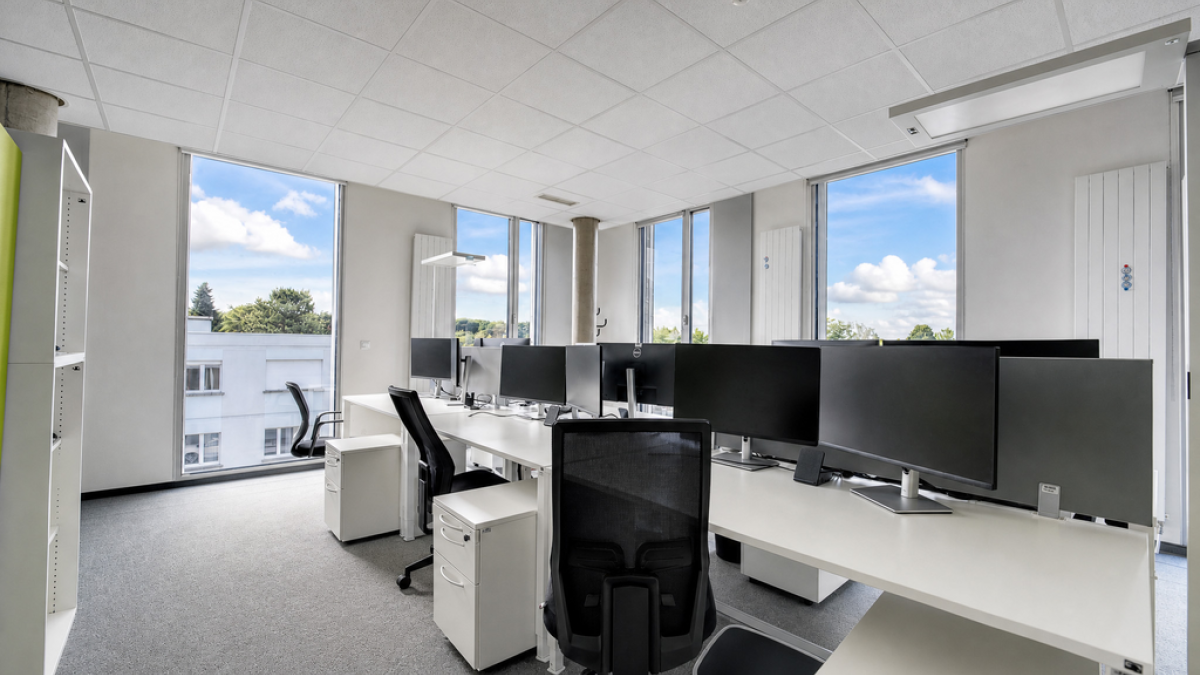 Grande surface de bureaux moderne et modulable