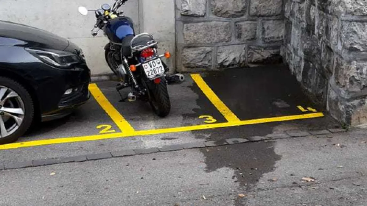 Place de parc moto extérieure au centre de Lausanne
