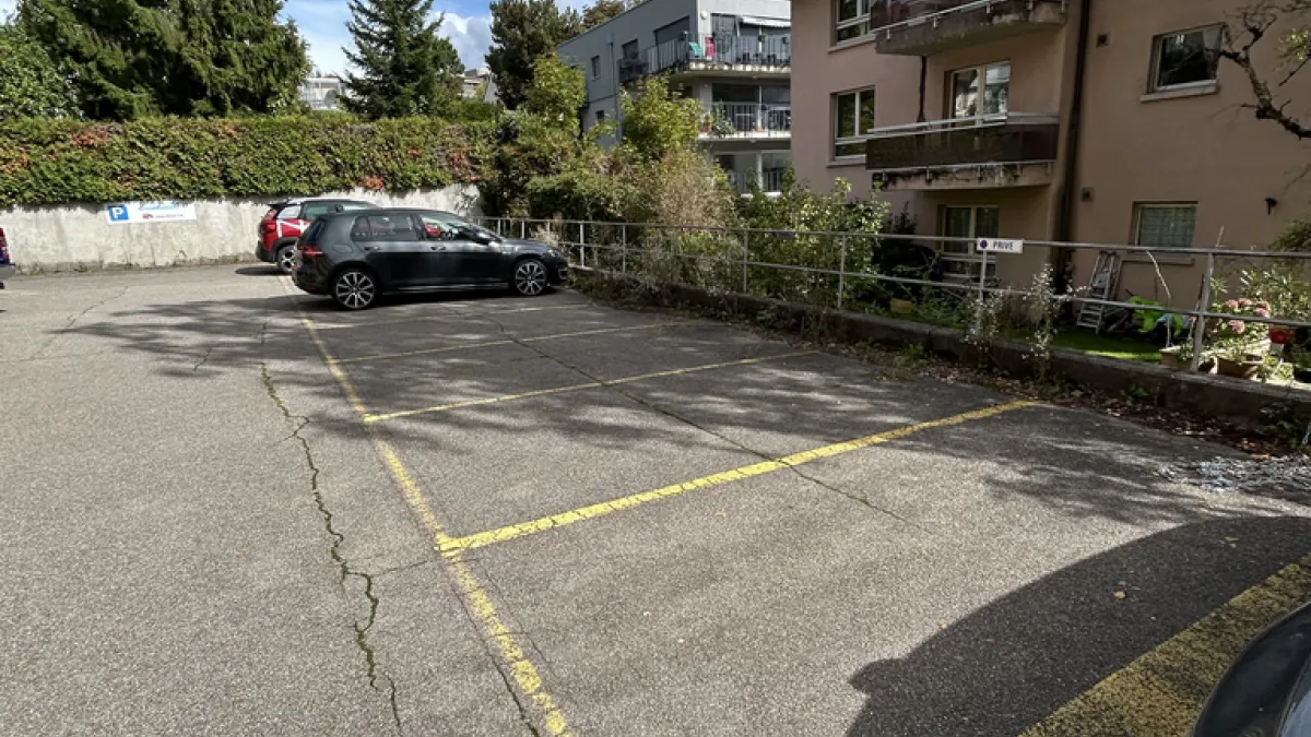 Places de parc extérieures -  Lausanne proche du centre