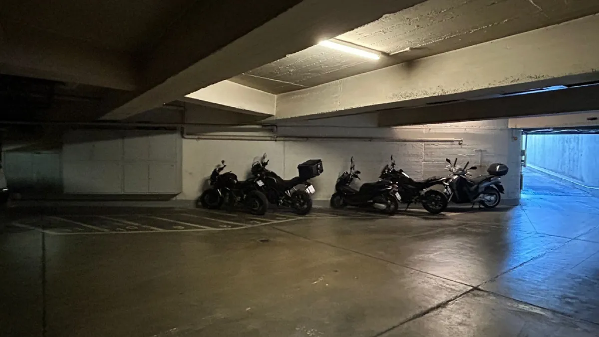 Places de parc moto à louer à Ecublens