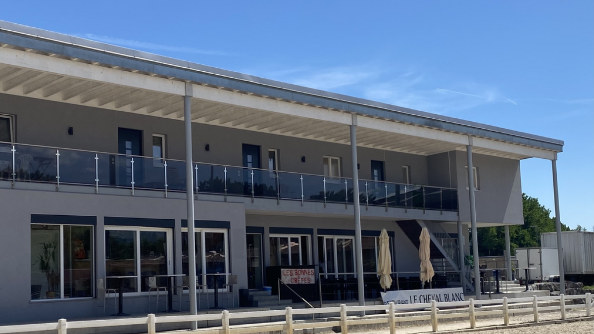 Restaurant club house, avec terrasse, à louer