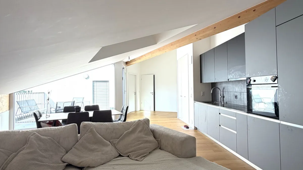 Vallorbe - Joli appartement au dernier étage avec balcon-terrasse