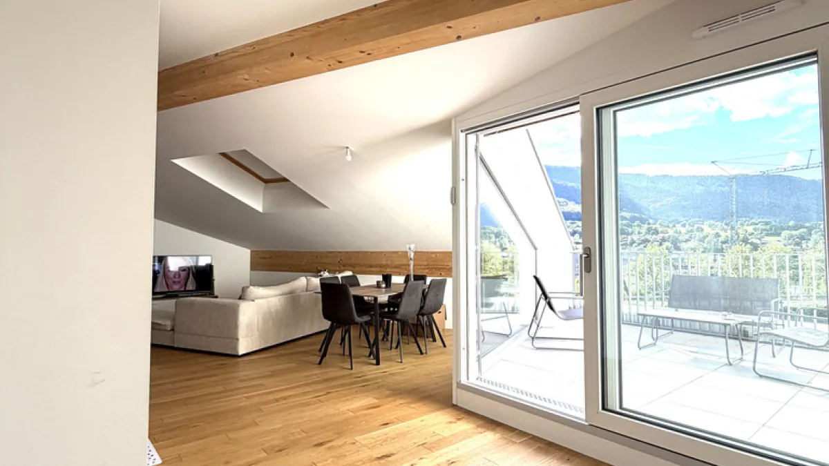Vallorbe - Joli appartement au dernier étage avec balcon-terrasse
