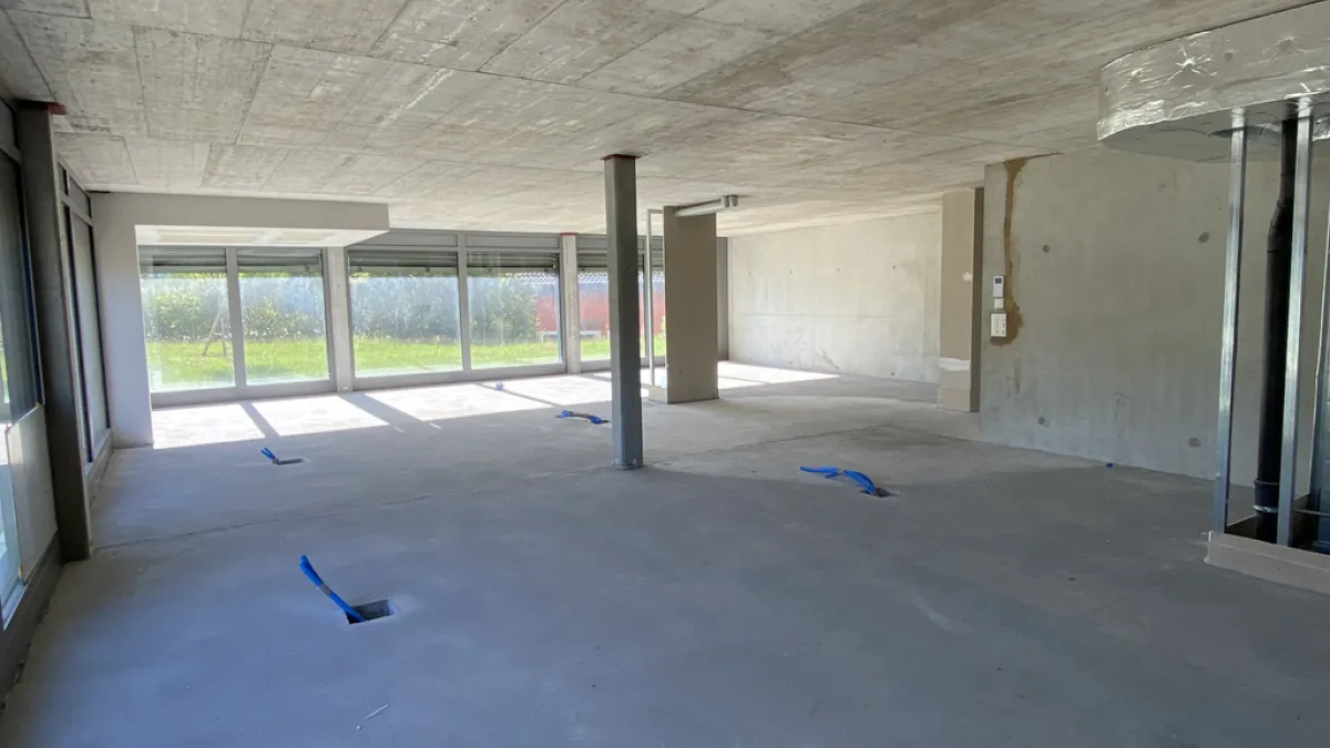 Vallorbe - le Day - Local commercial de plain-pied avec vitrines