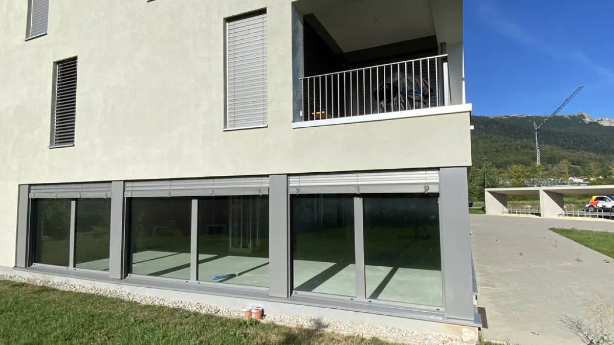 Vallorbe - le Day - Local commercial de plain-pied avec vitrines