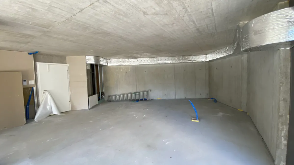 Vallorbe - le Day - Local commercial de plain-pied avec vitrines