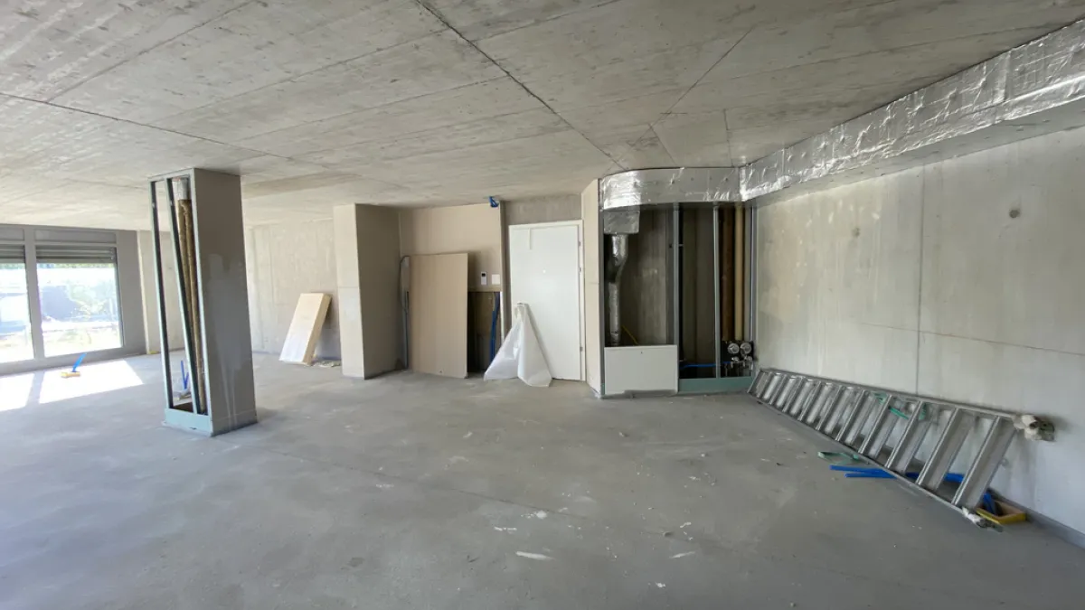 Vallorbe - le Day - Local commercial de plain-pied avec vitrines
