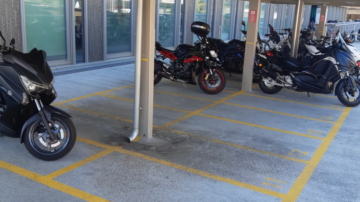 Places de parc voiture/moto a louer à Renens 24, 1008 Prilly.