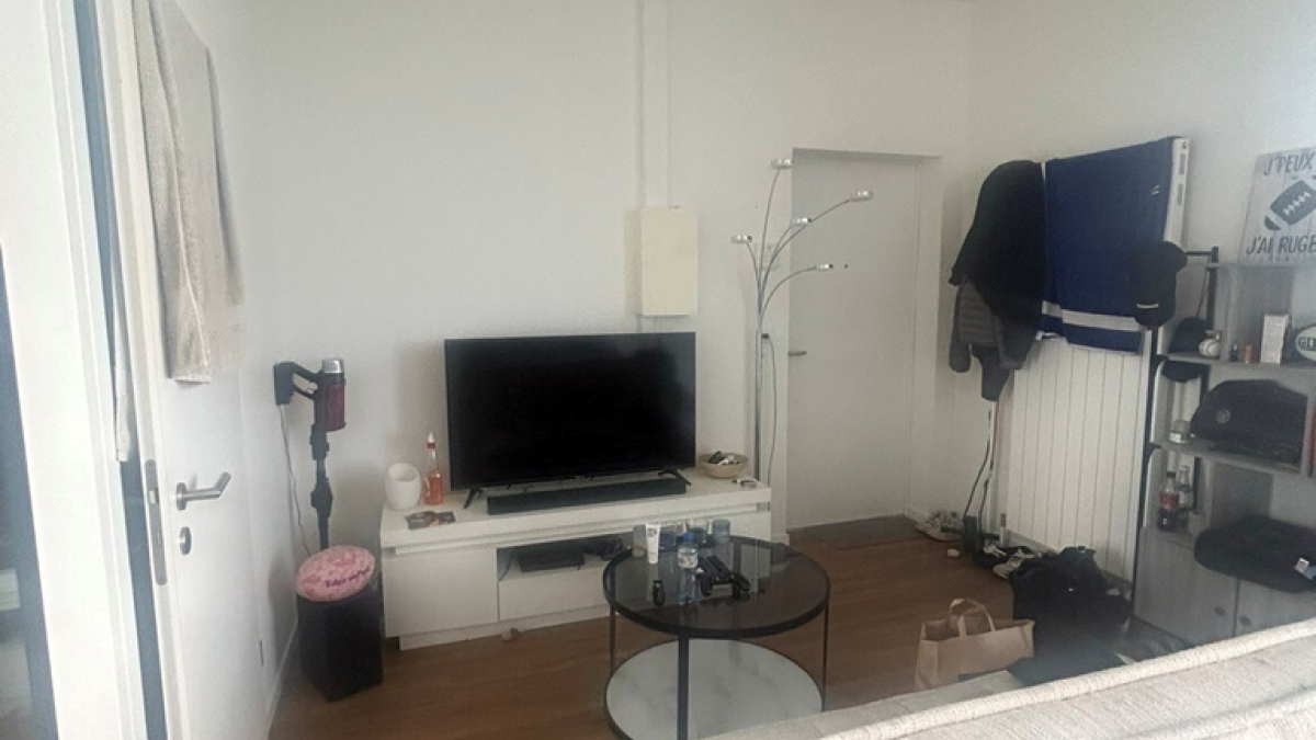 Studio de 28m2 Contact pour visite : 076 803 08 66