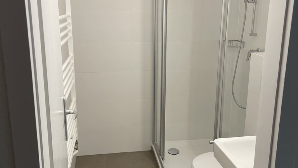 Bel à appartement rénové de 2 pièces au centre-ville de Prilly