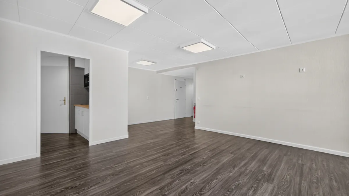 Surface commerciale-Bureau de 100m2