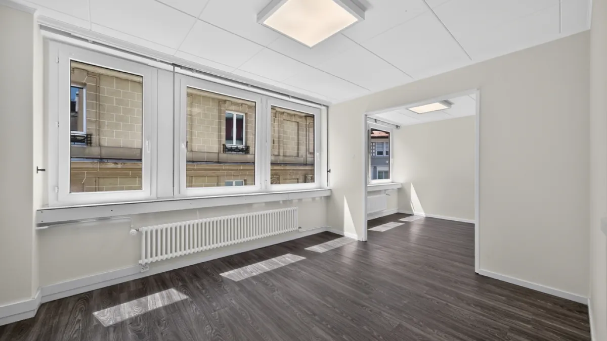 Surface commerciale-Bureau de 100m2