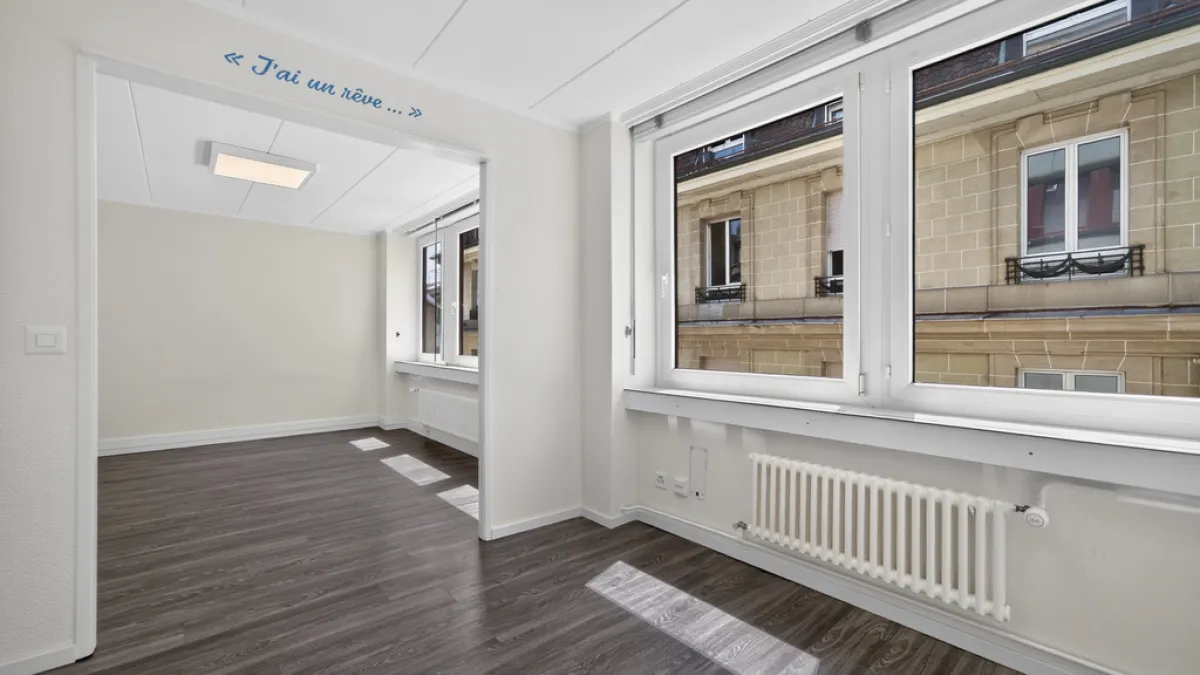 Surface commerciale-Bureau de 100m2