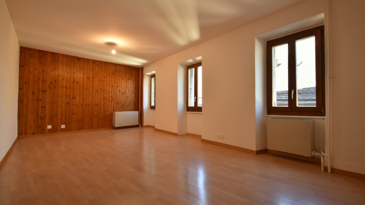 Appartement de 3 pièces au 1er étage d'un immeuble de village
