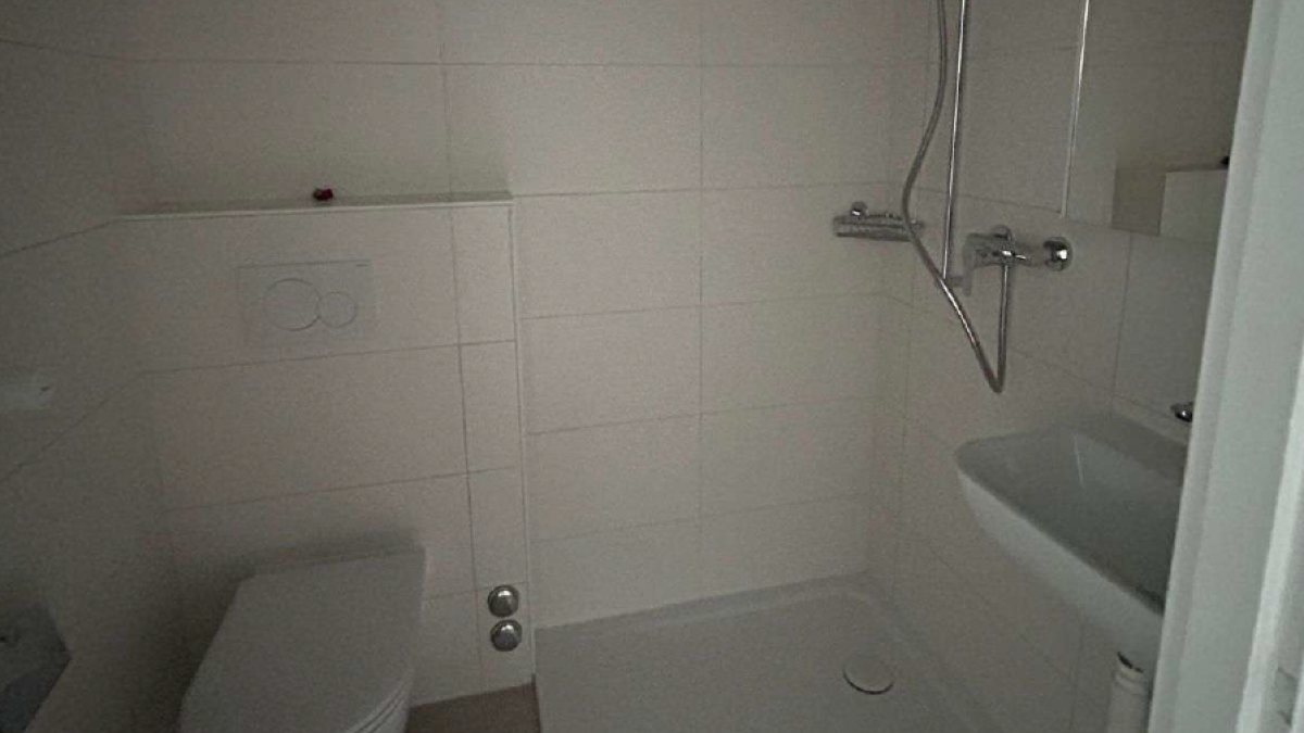 Studio au rez-de-chaussée d'environ 40m2 - Midi 28