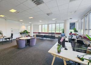 Bureaux/artisanal au 1er étage 234m² à vendre avec 6 places de parking intérieures