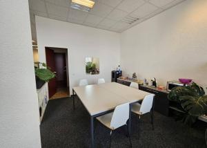 Bureaux/artisanal au 1er étage 234m² à vendre avec 6 places de parking intérieures