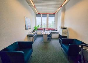 Bureaux/artisanal au 1er étage 234m² à vendre avec 6 places de parking intérieures