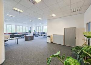Bureaux/artisanal au 1er étage 234m² à vendre avec 6 places de parking intérieures