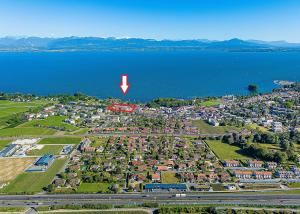 UNIQUE! Attique de 5.5 pièces de 180m2 bénéficiant d'un rooftop terrasse de 168m2 avec vue panoramique sur le lac et les Alpes